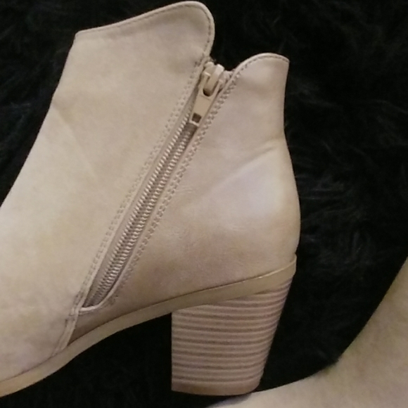 Taupe booties - Picture 4 of 4